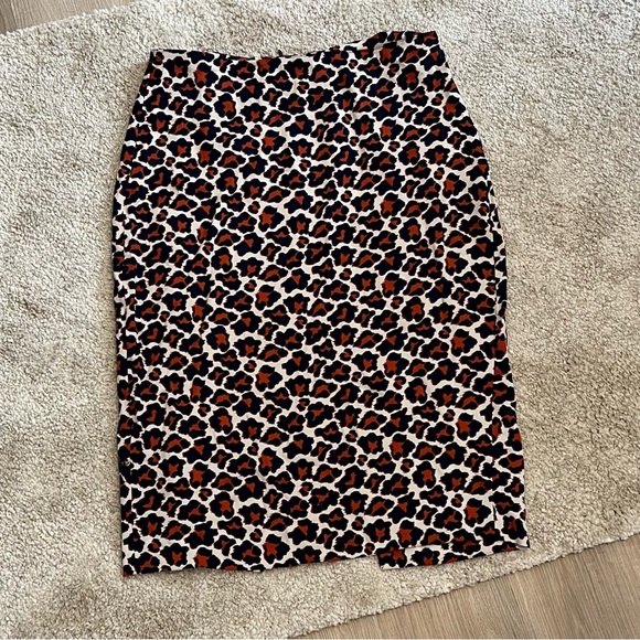 Diane Von Furstenberg Leopard Print Pencil Skirt - Picture 2 of 11